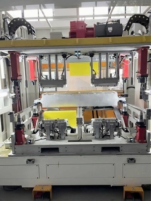 380V เครื่องปักหมัดร้อนบนแผ่นประตูรถยนต์ Medallion ส่วน Lamination ด้วยนุ่ม