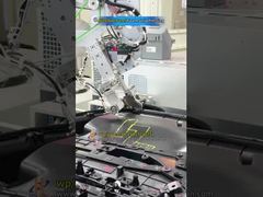 สายการผลิตแผงประตูรถยนต์: การกดแถบฟองน้ำ → การเชื่อมหมุดย้ำร้อน → การขันสกรู